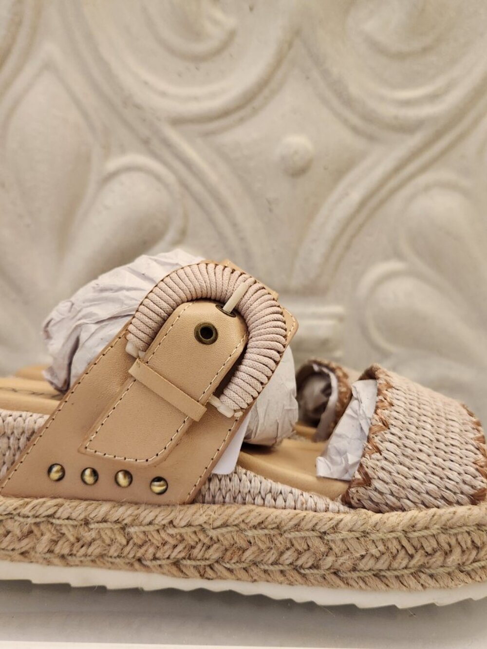 Earth Colla sandals. Leather. Size 9. New with stickers